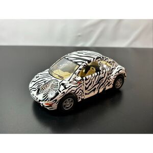 Kinsmart zebra Volkswagen beetle, bug car scale 1:32